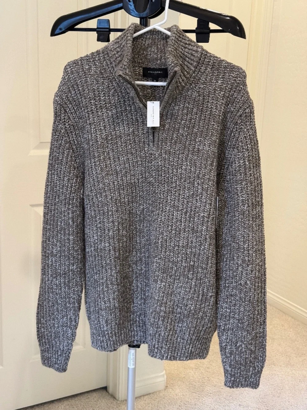 Banana Republic Sweater - Mens